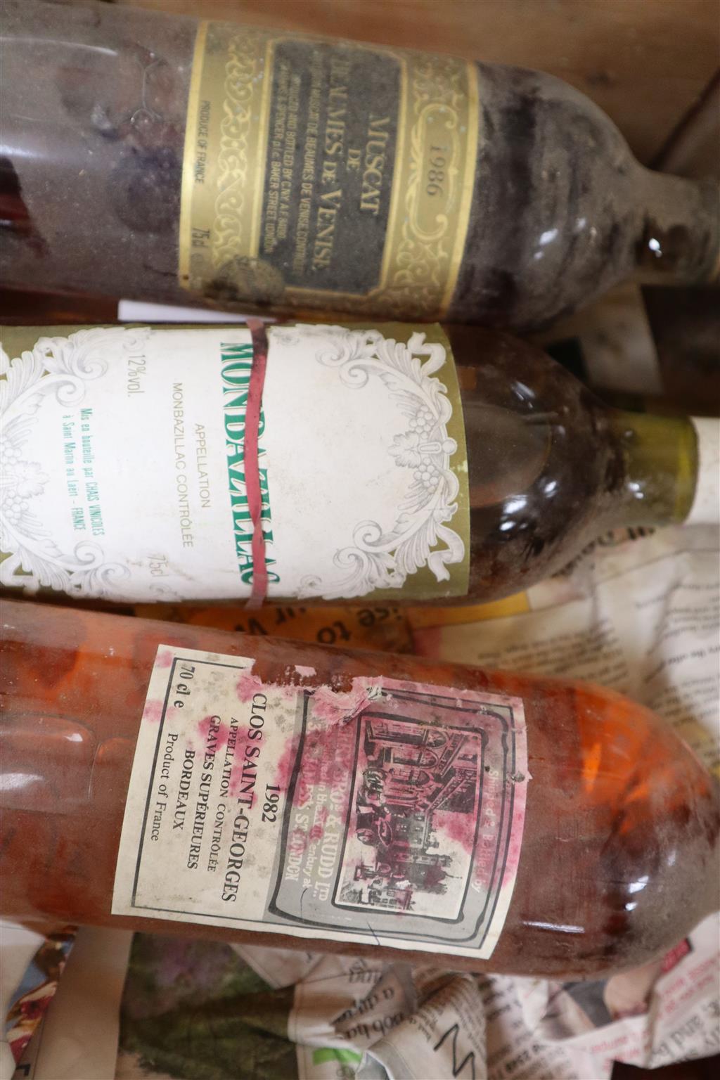 Seven bottles of Clos Saint Georges Bordeaux 1982, two bottles of Muscat and two others (11)